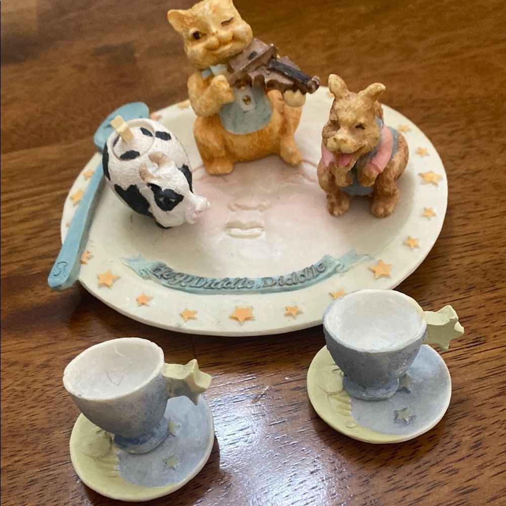Resin play or decorative tea set